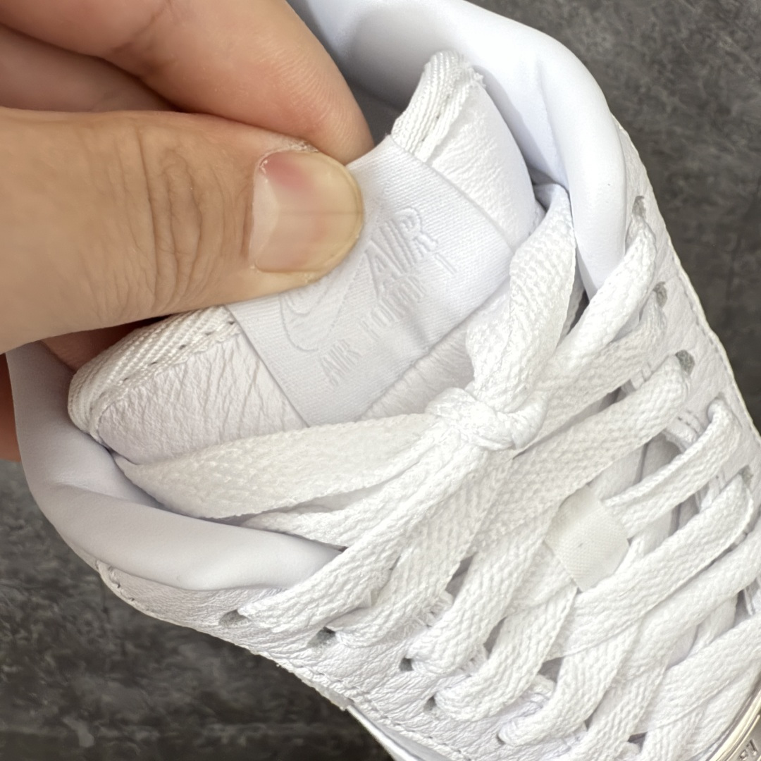 图片[6]-【GX纯原】Nocta x NK Air Force 1 Low \’07 空军一号低帮经典板鞋 克罗心Drake 联名 CZ8065-101 顶级空军 皮料质感可媲美原版 细节吊打市场其他代号版本 全鞋电脑针车 工整有序 原厂港宝加持完美还原灵魂版型 原盒原配从里到外百分百还原 原厂全头层原厂皮料 原标原盒 内置Sole气垫 中底白色背胶 中底划线 已经无限的接近公司 原厂楦头 原厂刺绣 后跟弧度修正 正确中底四线防伪 尺码：40 40.5 41 42 42.5 43 44 44.5 45 46 47.5 48.5-选品中心