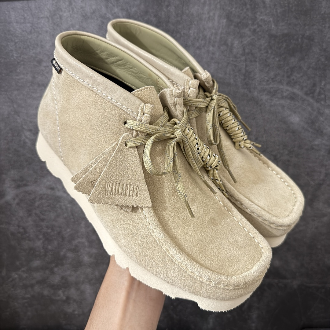 【莞产G版】其乐Clarks Wallebee 乐福风格高帮袋鼠鞋 注意户外防水面料Gore-Tex的面料 结合工装优雅的袋鼠鞋， 时下最火的老钱风！乐福的设计直接装点在此鞋精髓上。 鞋底采用黄金大底Vibram ，全新橡塑发泡技术！结合了发泡材质的轻便型 和 橡胶RB的耐磨的特质！ 三方的拿手技术结合在同一双鞋上！ 尺码：36-46！ 外贸专供品质！-选品中心
