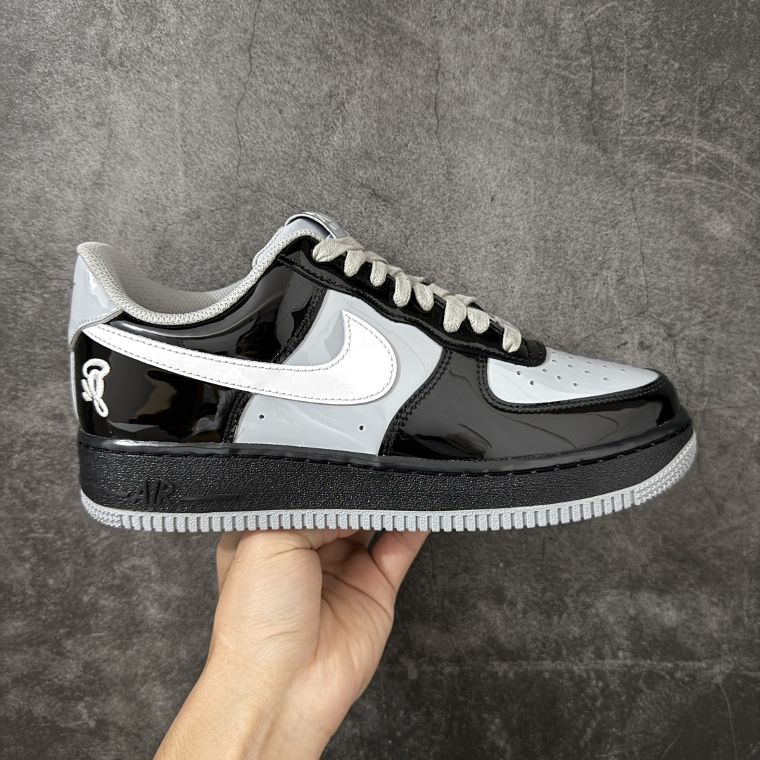 【XC2.0版本】Nike × Central Cee Air Force 1 \'07 黑白灰开始陆续出货入库 配置拉满 ！ 货号：IO9974-010 顶级出货 原楦原纸板 客供原厂材料开发 极致一眼正品既视感 尺码：36 36.5 40 40.5 41 42 42.5 43 44 44.5 45 46 44.5 45 46-选品中心