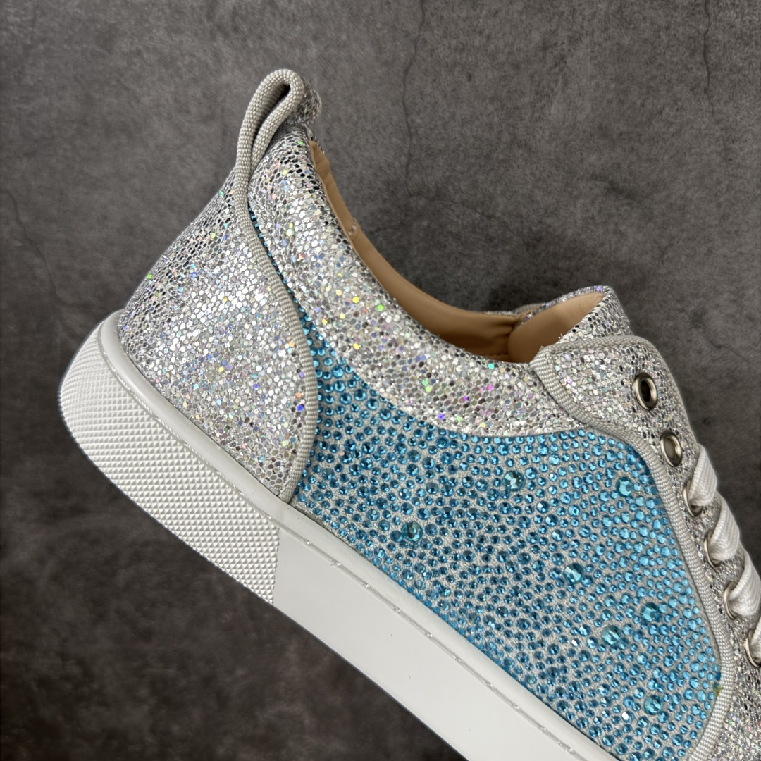 图片[7]-【莞产版本】法国品牌Christian Louboutin CL（路铂廷） 红底鞋 男鞋低帮红底鞋水钻系带运动休闲板鞋 高品质做工 细节完美 面料多材料拼接 镶嵌水钻不易掉钻 水钻装饰点缀 舒适圆头设计不挤脚 手工缝制线牢固不掉底 系带设计 内里二层猪皮 脚感舒适有质感 TPU鞋底 底厚约2.5cm 尺码：40-45-选品中心