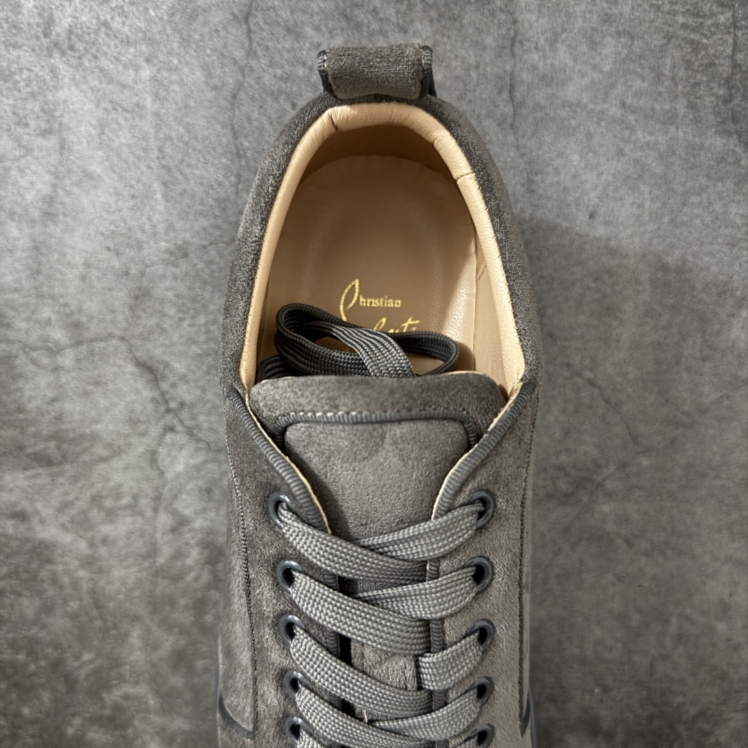 图片[8]-【莞产版本】法国品牌Christian Louboutin CL（路铂廷） 红底鞋 男鞋低帮红底鞋水钻系带运动休闲板鞋 高品质做工 细节完美 面料多材料拼接 镶嵌水钻不易掉钻 水钻装饰点缀 舒适圆头设计不挤脚 手工缝制线牢固不掉底 系带设计 内里二层猪皮 脚感舒适有质感 TPU鞋底 底厚约2.5cm 尺码：40-45-选品中心