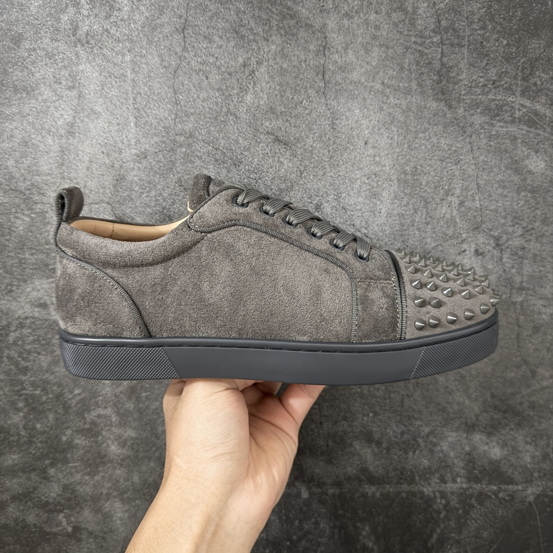 【莞产版本】法国品牌Christian Louboutin CL（路铂廷） 红底鞋 男鞋低帮红底鞋水钻系带运动休闲板鞋 高品质做工 细节完美 面料多材料拼接 镶嵌水钻不易掉钻 水钻装饰点缀 舒适圆头设计不挤脚 手工缝制线牢固不掉底 系带设计 内里二层猪皮 脚感舒适有质感 TPU鞋底 底厚约2.5cm 尺码：40-45-选品中心