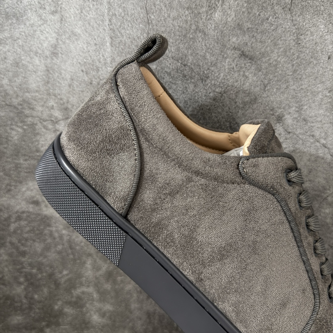图片[7]-【莞产版本】法国品牌Christian Louboutin CL（路铂廷） 红底鞋 男鞋低帮红底鞋水钻系带运动休闲板鞋 高品质做工 细节完美 面料多材料拼接 镶嵌水钻不易掉钻 水钻装饰点缀 舒适圆头设计不挤脚 手工缝制线牢固不掉底 系带设计 内里二层猪皮 脚感舒适有质感 TPU鞋底 底厚约2.5cm 尺码：40-45-选品中心