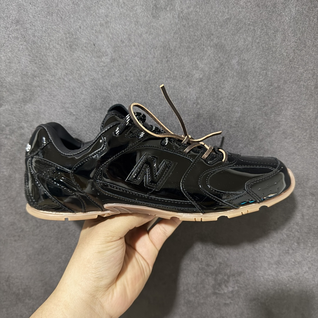 【公司级】MiuMiu缪缪 x New Balance NB530 联名复古运动休闲阿甘德训鞋 顶级礼盒版本 内里：原版进口羊皮里 鞋底：原版开模防滑生胶底 货号： ECAP523059B 尺码：36 36.5 37.5 38 38.5 39 40 40.5 41 42 42.5 43 44 44.5 45-选品中心