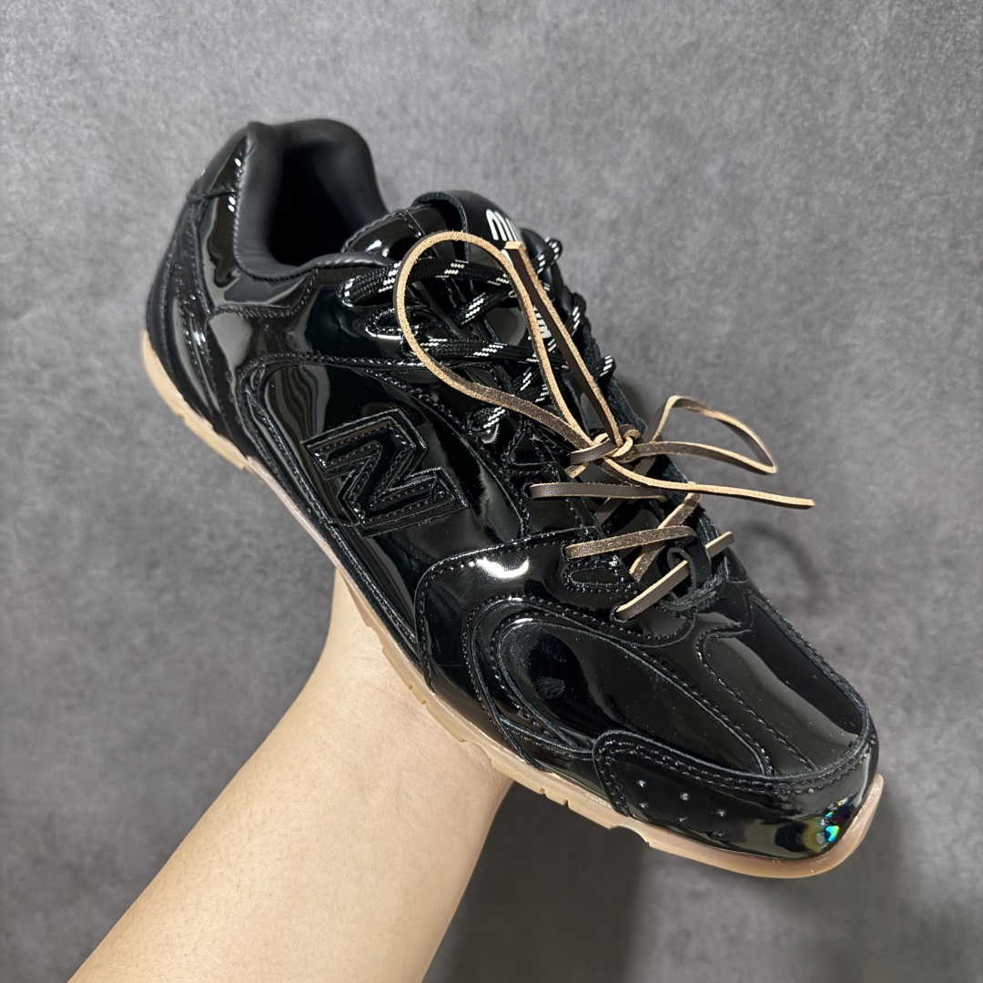 图片[3]-【公司级】MiuMiu缪缪 x New Balance NB530 联名复古运动休闲阿甘德训鞋 顶级礼盒版本 内里：原版进口羊皮里 鞋底：原版开模防滑生胶底 货号： ECAP523059B 尺码：36 36.5 37.5 38 38.5 39 40 40.5 41 42 42.5 43 44 44.5 45-选品中心