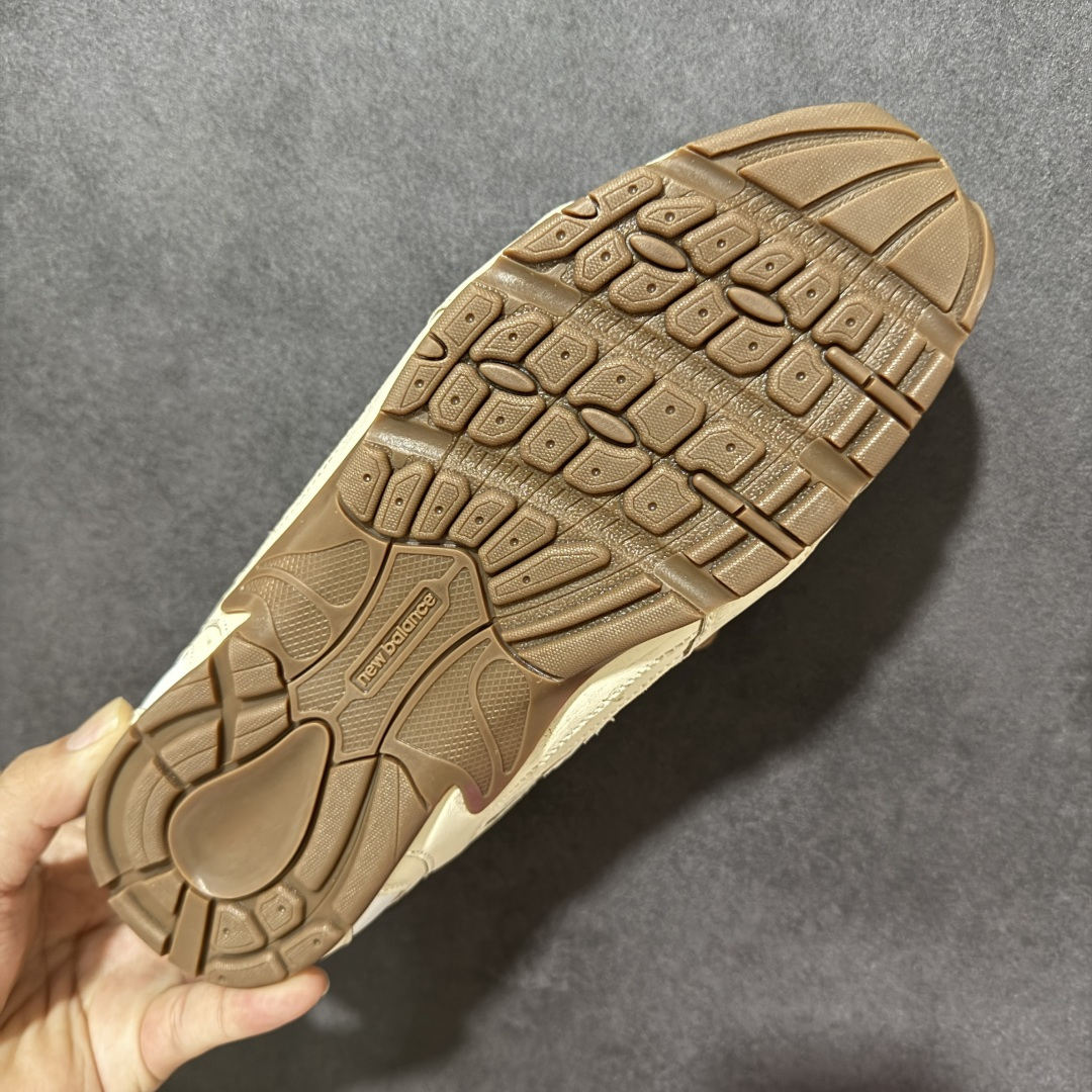 图片[9]-【公司级】MiuMiu缪缪 x New Balance NB530 联名复古运动休闲阿甘德训鞋 顶级礼盒版本 内里：原版进口羊皮里 鞋底：原版开模防滑生胶底 货号： ECAP523059B 尺码：36 36.5 37.5 38 38.5 39 40 40.5 41 42 42.5 43 44 44.5 45-选品中心