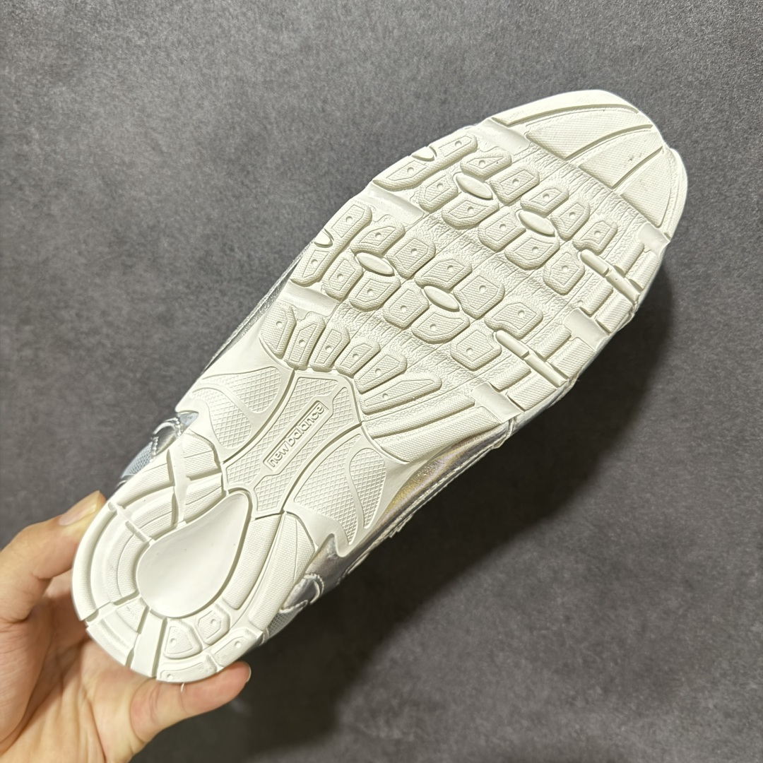 图片[9]-【公司级】MiuMiu缪缪 x New Balance NB530 联名复古运动休闲阿甘德训鞋 顶级礼盒版本 内里：原版进口羊皮里 鞋底：原版开模防滑生胶底 货号： ECAP523059B 尺码：36 36.5 37.5 38 38.5 39 40 40.5 41 42 42.5 43 44 44.5 45-选品中心
