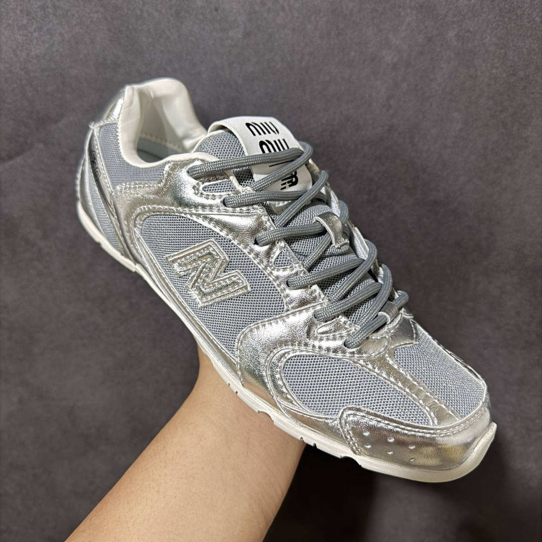 图片[3]-【公司级】MiuMiu缪缪 x New Balance NB530 联名复古运动休闲阿甘德训鞋 顶级礼盒版本 内里：原版进口羊皮里 鞋底：原版开模防滑生胶底 货号： ECAP523059B 尺码：36 36.5 37.5 38 38.5 39 40 40.5 41 42 42.5 43 44 44.5 45-选品中心