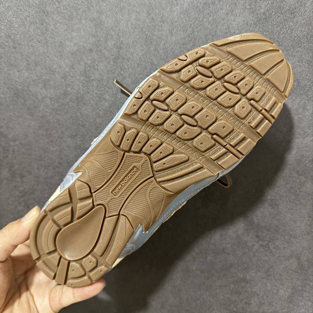 图片[9]-【公司级】MiuMiu缪缪 x New Balance NB530 联名复古运动休闲阿甘德训鞋 顶级礼盒版本 内里：原版进口羊皮里 鞋底：原版开模防滑生胶底 货号： ECAP523059B 尺码：36 36.5 37.5 38 38.5 39 40 40.5 41 42 42.5 43 44 44.5 45-选品中心