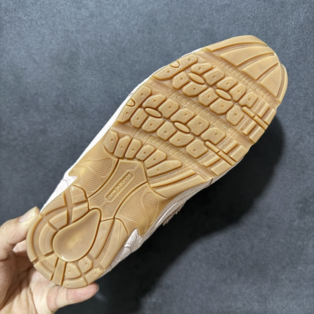 图片[9]-【公司级】MiuMiu缪缪 x New Balance NB530 联名复古运动休闲阿甘德训鞋 顶级礼盒版本 内里：原版进口羊皮里 鞋底：原版开模防滑生胶底 货号： ECAP523059B 尺码：36 36.5 37.5 38 38.5 39 40 40.5 41 42 42.5 43 44 44.5 45-选品中心