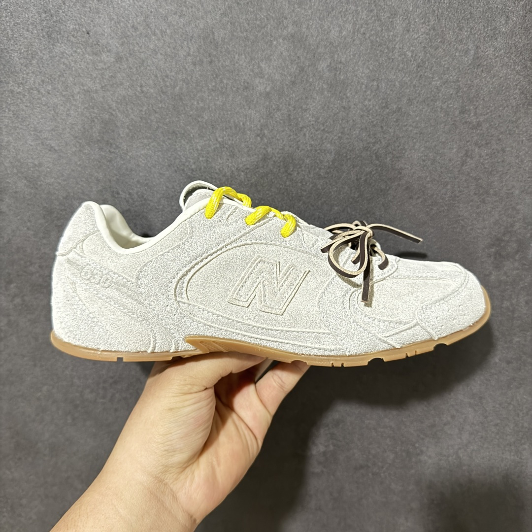 【公司级】MiuMiu缪缪 x New Balance NB530 联名复古运动休闲阿甘德训鞋 顶级礼盒版本 内里：原版进口羊皮里 鞋底：原版开模防滑生胶底 货号： ECAP523059B 尺码：36 36.5 37.5 38 38.5 39 40 40.5 41 42 42.5 43 44 44.5 45-选品中心