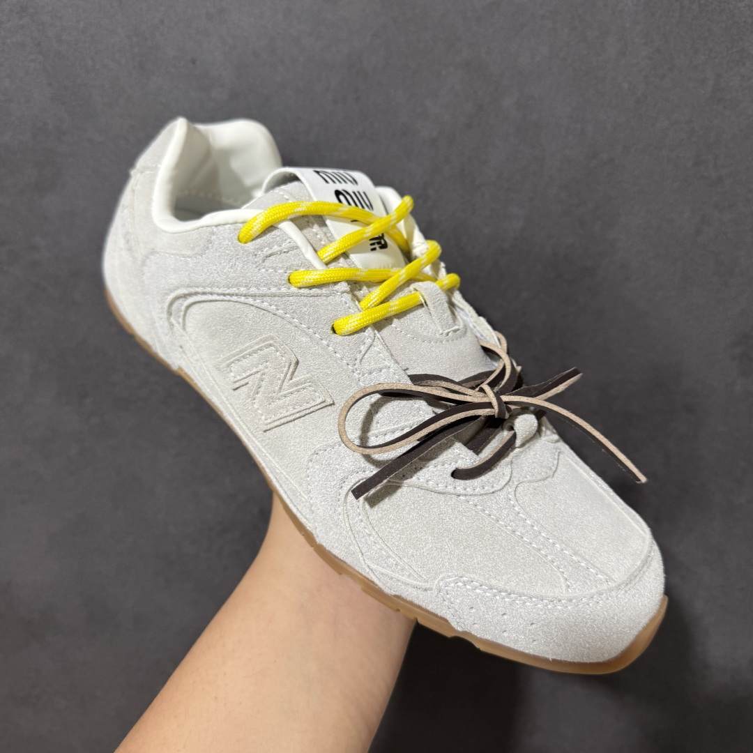 图片[3]-【公司级】MiuMiu缪缪 x New Balance NB530 联名复古运动休闲阿甘德训鞋 顶级礼盒版本 内里：原版进口羊皮里 鞋底：原版开模防滑生胶底 货号： ECAP523059B 尺码：36 36.5 37.5 38 38.5 39 40 40.5 41 42 42.5 43 44 44.5 45-选品中心