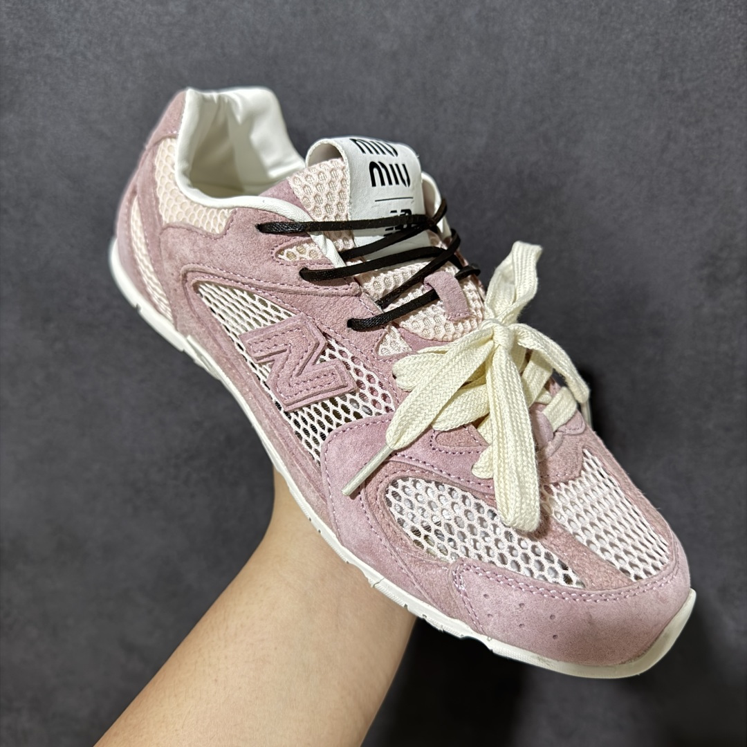 图片[3]-【公司级】MiuMiu缪缪 x New Balance NB530 联名复古运动休闲阿甘德训鞋 顶级礼盒版本 内里：原版进口羊皮里 鞋底：原版开模防滑生胶底 货号： ECAP523059B 尺码：36 36.5 37.5 38 38.5 39 40 40.5 41 42 42.5 43 44 44.5 45-选品中心