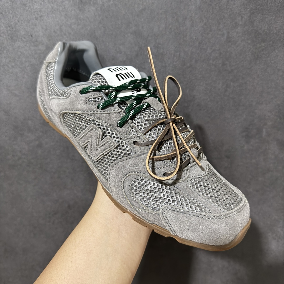图片[3]-【公司级】MiuMiu缪缪 x New Balance NB530 联名复古运动休闲阿甘德训鞋 顶级礼盒版本 内里：原版进口羊皮里 鞋底：原版开模防滑生胶底 货号： ECAP523059B 尺码：36 36.5 37.5 38 38.5 39 40 40.5 41 42 42.5 43 44 44.5 45-选品中心