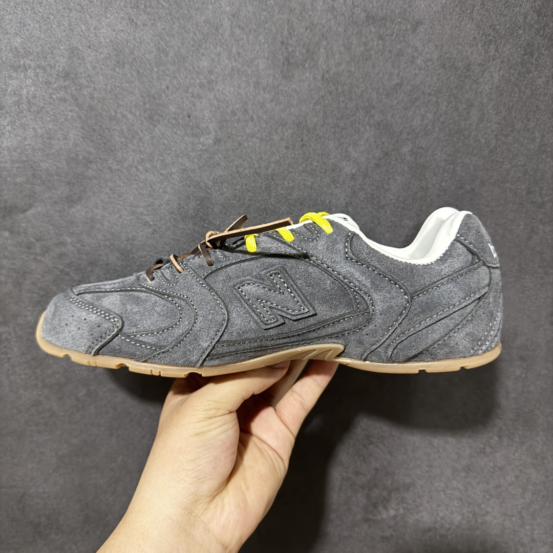 图片[2]-【公司级】MiuMiu缪缪 x New Balance NB530 联名复古运动休闲阿甘德训鞋 顶级礼盒版本 内里：原版进口羊皮里 鞋底：原版开模防滑生胶底 货号： ECAP523059B 尺码：36 36.5 37.5 38 38.5 39 40 40.5 41 42 42.5 43 44 44.5 45-选品中心
