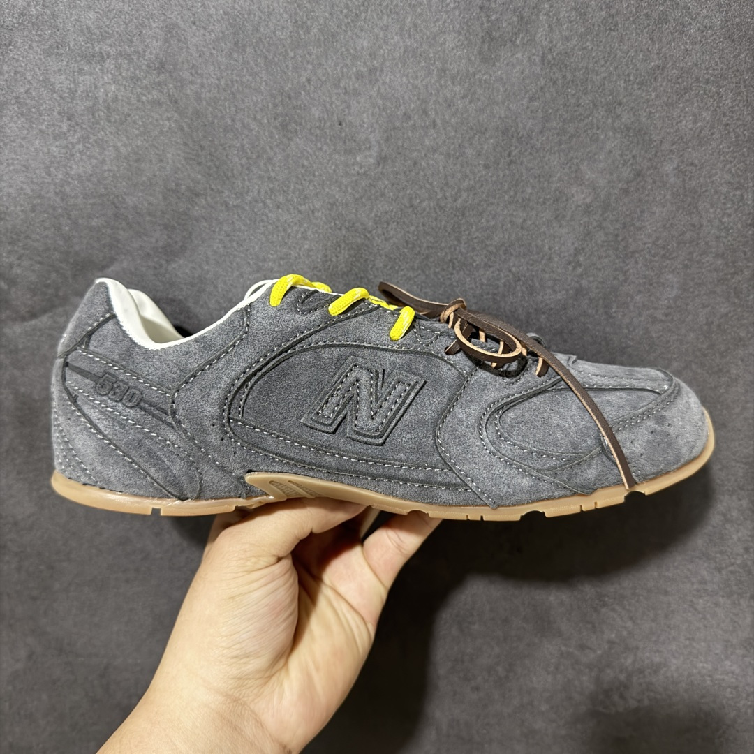 【公司级】MiuMiu缪缪 x New Balance NB530 联名复古运动休闲阿甘德训鞋 顶级礼盒版本 内里：原版进口羊皮里 鞋底：原版开模防滑生胶底 货号： ECAP523059B 尺码：36 36.5 37.5 38 38.5 39 40 40.5 41 42 42.5 43 44 44.5 45-选品中心