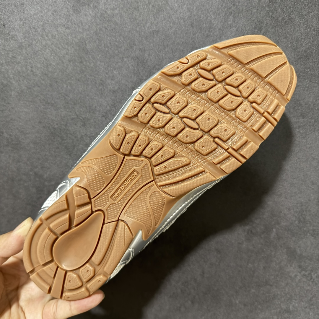图片[9]-【公司级】MiuMiu缪缪 x New Balance NB530 联名复古运动休闲阿甘德训鞋 顶级礼盒版本 内里：原版进口羊皮里 鞋底：原版开模防滑生胶底 货号： ECAP523059B 尺码：36 36.5 37.5 38 38.5 39 40 40.5 41 42 42.5 43 44 44.5 45-选品中心