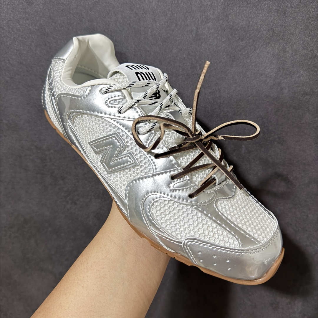 图片[3]-【公司级】MiuMiu缪缪 x New Balance NB530 联名复古运动休闲阿甘德训鞋 顶级礼盒版本 内里：原版进口羊皮里 鞋底：原版开模防滑生胶底 货号： ECAP523059B 尺码：36 36.5 37.5 38 38.5 39 40 40.5 41 42 42.5 43 44 44.5 45-选品中心