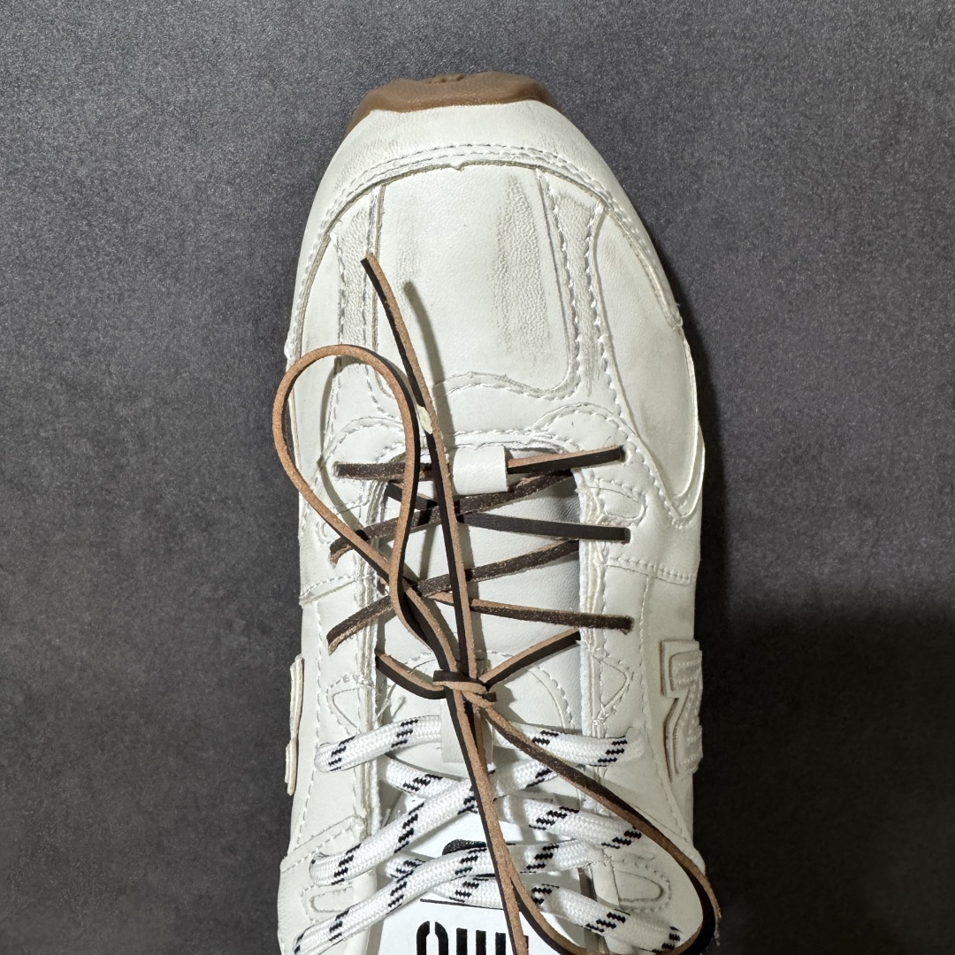 图片[5]-【公司级】MiuMiu缪缪 x New Balance NB530 联名复古运动休闲阿甘德训鞋 顶级礼盒版本 内里：原版进口羊皮里 鞋底：原版开模防滑生胶底 货号： ECAP523059B 尺码：36 36.5 37.5 38 38.5 39 40 40.5 41 42 42.5 43 44 44.5 45-选品中心