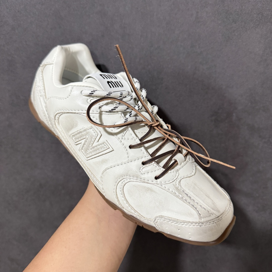 图片[3]-【公司级】MiuMiu缪缪 x New Balance NB530 联名复古运动休闲阿甘德训鞋 顶级礼盒版本 内里：原版进口羊皮里 鞋底：原版开模防滑生胶底 货号： ECAP523059B 尺码：36 36.5 37.5 38 38.5 39 40 40.5 41 42 42.5 43 44 44.5 45-选品中心
