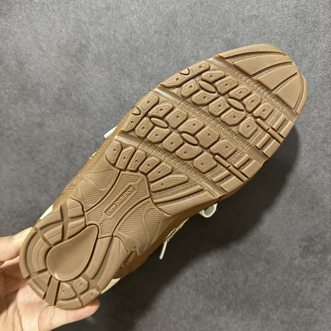 图片[9]-【公司级】MiuMiu缪缪 x New Balance NB530 联名复古运动休闲阿甘德训鞋 顶级礼盒版本 内里：原版进口羊皮里 鞋底：原版开模防滑生胶底 货号： ECAP523059B 尺码：36 36.5 37.5 38 38.5 39 40 40.5 41 42 42.5 43 44 44.5 45-选品中心