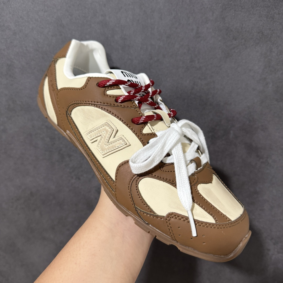 图片[3]-【公司级】MiuMiu缪缪 x New Balance NB530 联名复古运动休闲阿甘德训鞋 顶级礼盒版本 内里：原版进口羊皮里 鞋底：原版开模防滑生胶底 货号： ECAP523059B 尺码：36 36.5 37.5 38 38.5 39 40 40.5 41 42 42.5 43 44 44.5 45-选品中心