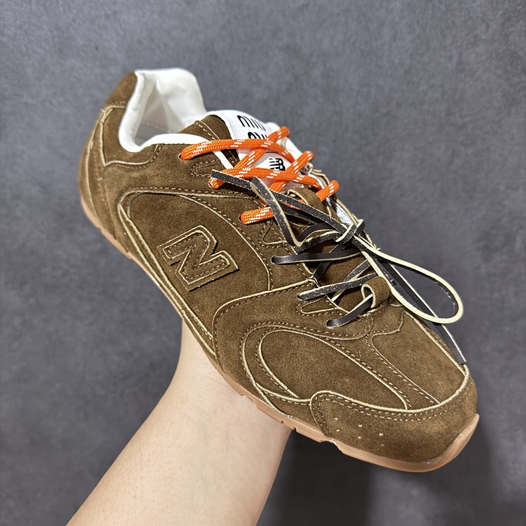 图片[3]-【公司级】MiuMiu缪缪 x New Balance NB530 联名复古运动休闲阿甘德训鞋 顶级礼盒版本 内里：原版进口羊皮里 鞋底：原版开模防滑生胶底 货号： ECAP523059B 尺码：36 36.5 37.5 38 38.5 39 40 40.5 41 42 42.5 43 44 44.5 45-选品中心