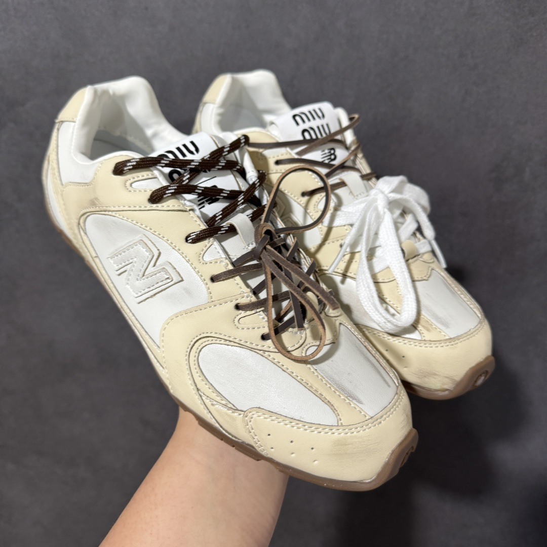 图片[17]-【公司级】MiuMiu缪缪 x New Balance NB530 联名复古运动休闲阿甘德训鞋 顶级礼盒版本 内里：原版进口羊皮里 鞋底：原版开模防滑生胶底 货号： ECAP523059B 尺码：36 36.5 37.5 38 38.5 39 40 40.5 41 42 42.5 43 44 44.5 45-选品中心
