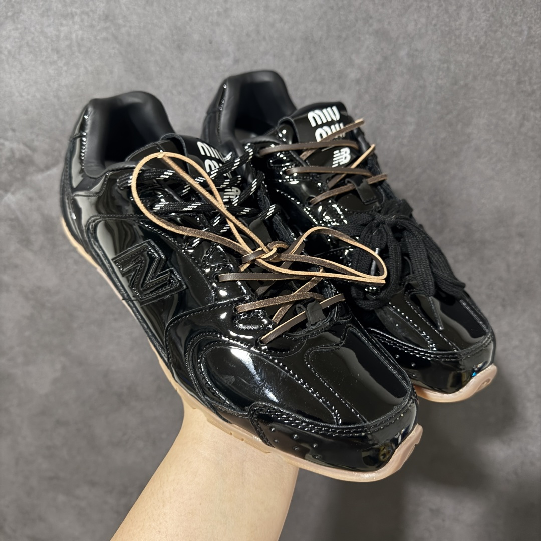 图片[18]-【公司级】MiuMiu缪缪 x New Balance NB530 联名复古运动休闲阿甘德训鞋 顶级礼盒版本 内里：原版进口羊皮里 鞋底：原版开模防滑生胶底 货号： ECAP523059B 尺码：36 36.5 37.5 38 38.5 39 40 40.5 41 42 42.5 43 44 44.5 45-选品中心