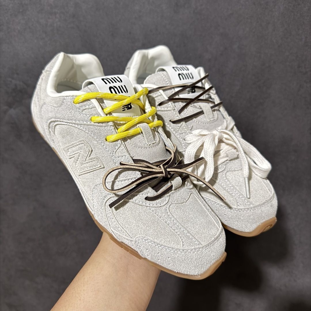 图片[12]-【公司级】MiuMiu缪缪 x New Balance NB530 联名复古运动休闲阿甘德训鞋 顶级礼盒版本 内里：原版进口羊皮里 鞋底：原版开模防滑生胶底 货号： ECAP523059B 尺码：36 36.5 37.5 38 38.5 39 40 40.5 41 42 42.5 43 44 44.5 45-选品中心