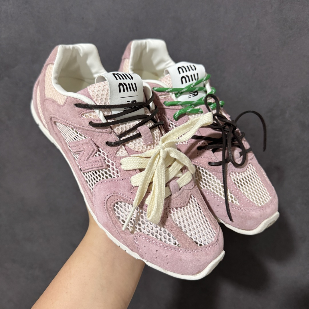 图片[10]-【公司级】MiuMiu缪缪 x New Balance NB530 联名复古运动休闲阿甘德训鞋 顶级礼盒版本 内里：原版进口羊皮里 鞋底：原版开模防滑生胶底 货号： ECAP523059B 尺码：36 36.5 37.5 38 38.5 39 40 40.5 41 42 42.5 43 44 44.5 45-选品中心