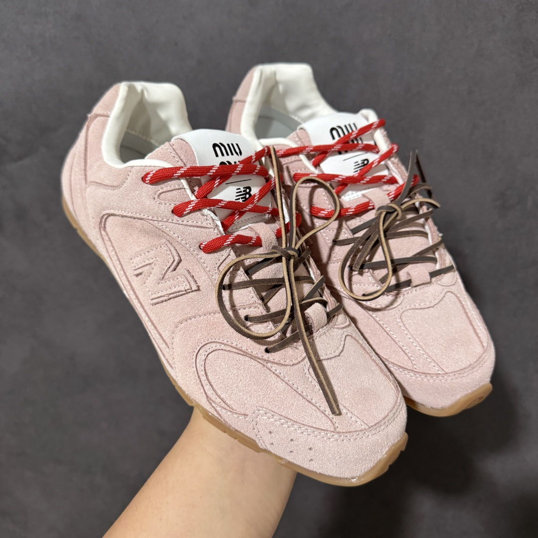 图片[13]-【公司级】MiuMiu缪缪 x New Balance NB530 联名复古运动休闲阿甘德训鞋 顶级礼盒版本 内里：原版进口羊皮里 鞋底：原版开模防滑生胶底 货号： ECAP523059B 尺码：36 36.5 37.5 38 38.5 39 40 40.5 41 42 42.5 43 44 44.5 45-选品中心