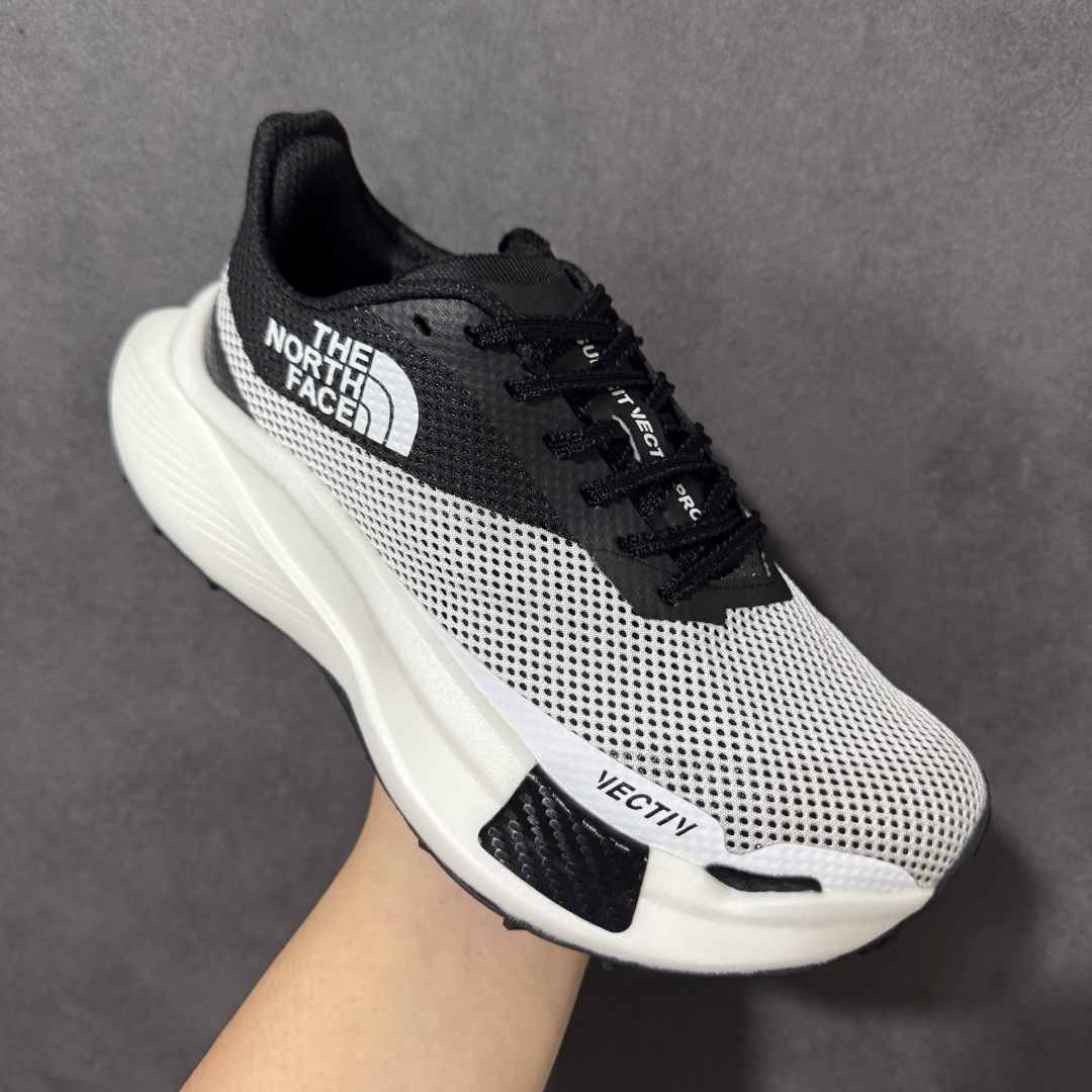 图片[3]-【公司级】The North Face/北面 Summit Vectiv Pro 2 户外耐磨轻便透气登山徒步跑鞋 3D网布鞋面 透气性与耐久性兼具，穿者轻便舒适不闷脚。功能性 TPU贴片鞋头及鞋身采用无缝 TPU 贴片，具有良好的支撑性和防护性。柔软鞋舌 可有效减少滑落，增强舒适性和贴合性 VECTIV™M 3D 全掌承托板 创新性 3D VECTIV 全筆承托板锁定足底，保持稳定步伐。 货号：NFW02309-KW 尺码：36 36.5 37.5 38 38.5 39 40 40.5 41 42 42.5 43 44 45-选品中心