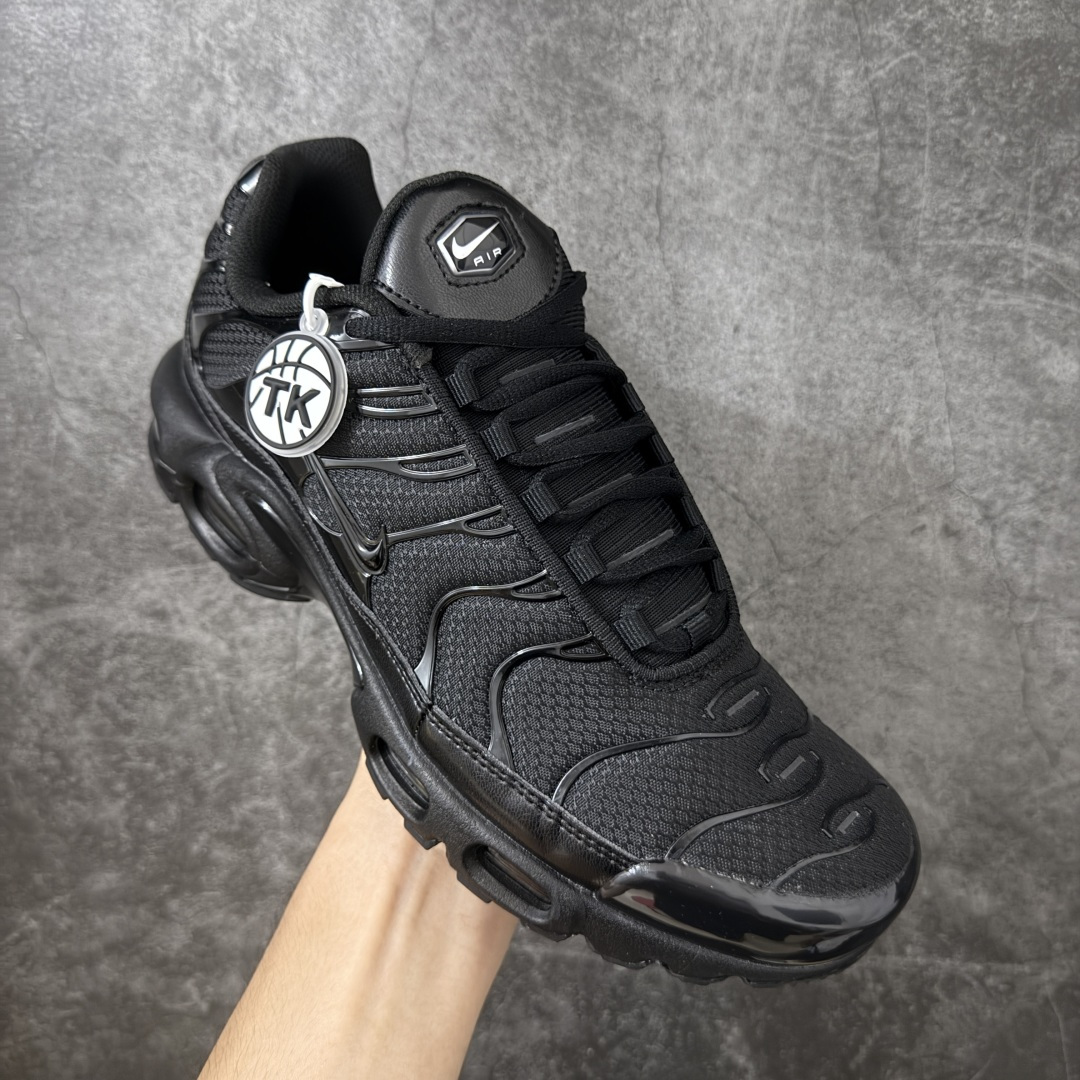 图片[3]-【TK纯原版】Nike Air Max Plus TN气垫系列跑鞋 604133-050 全新一比一高端版本 真正的市场T1品质 更多配色陆续出货 真正的用心研发 一点一点抠出来的 品质 品控细节 随便闭眼对比市场任何版本 全套原纸板楦头开发 完美呈现版型 工艺流程均与原鞋保持一致 Turned Air 中底缓震技术 鞋面弧度与大底弧度一致 鞋头正确TPU材质 鞋面高频TPU材质1.0厚度 原鞋一致层次感 超越公司货的品控标准 多道QC质检 货号： 尺码：36 36.5 37.5 38 38.5 39 40 40.5 41 42 42.5 43 44 44.5 45 46-选品中心