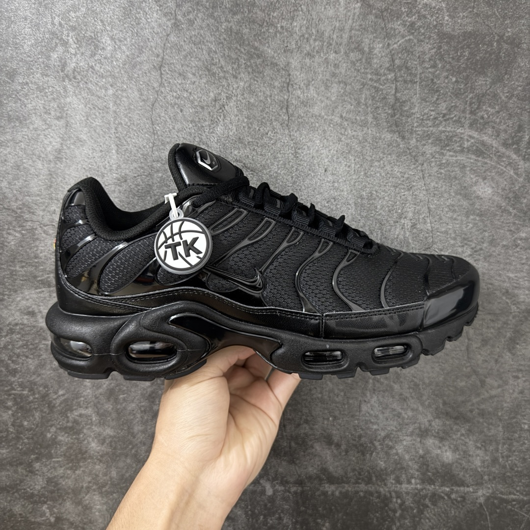 【TK纯原版】Nike Air Max Plus TN气垫系列跑鞋 604133-050 全新一比一高端版本 真正的市场T1品质 更多配色陆续出货 真正的用心研发 一点一点抠出来的 品质 品控细节 随便闭眼对比市场任何版本 全套原纸板楦头开发 完美呈现版型 工艺流程均与原鞋保持一致 Turned Air 中底缓震技术 鞋面弧度与大底弧度一致 鞋头正确TPU材质 鞋面高频TPU材质1.0厚度 原鞋一致层次感 超越公司货的品控标准 多道QC质检 货号： 尺码：36 36.5 37.5 38 38.5 39 40 40.5 41 42 42.5 43 44 44.5 45 46-选品中心