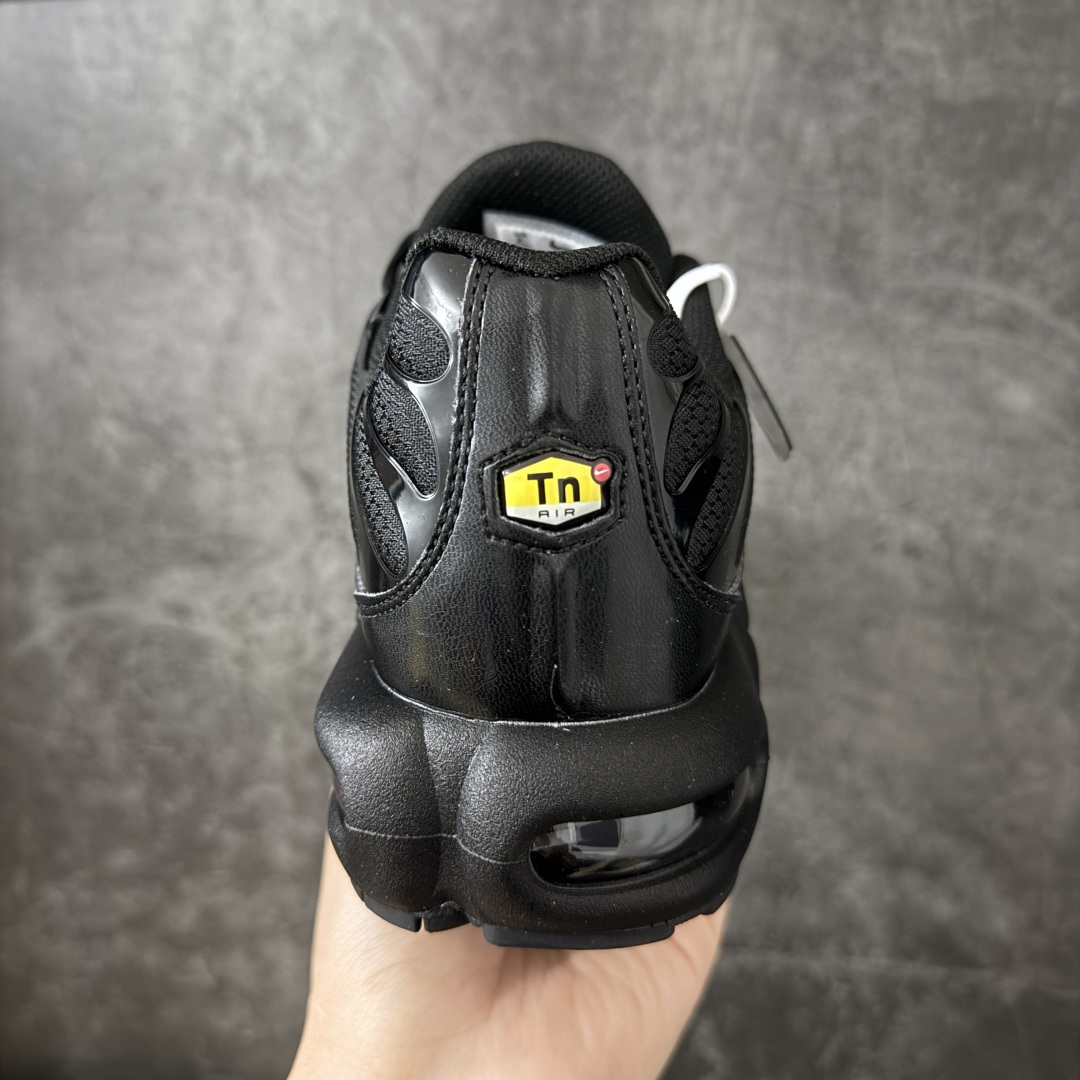 图片[4]-【TK纯原版】Nike Air Max Plus TN气垫系列跑鞋 604133-050 全新一比一高端版本 真正的市场T1品质 更多配色陆续出货 真正的用心研发 一点一点抠出来的 品质 品控细节 随便闭眼对比市场任何版本 全套原纸板楦头开发 完美呈现版型 工艺流程均与原鞋保持一致 Turned Air 中底缓震技术 鞋面弧度与大底弧度一致 鞋头正确TPU材质 鞋面高频TPU材质1.0厚度 原鞋一致层次感 超越公司货的品控标准 多道QC质检 货号： 尺码：36 36.5 37.5 38 38.5 39 40 40.5 41 42 42.5 43 44 44.5 45 46-选品中心