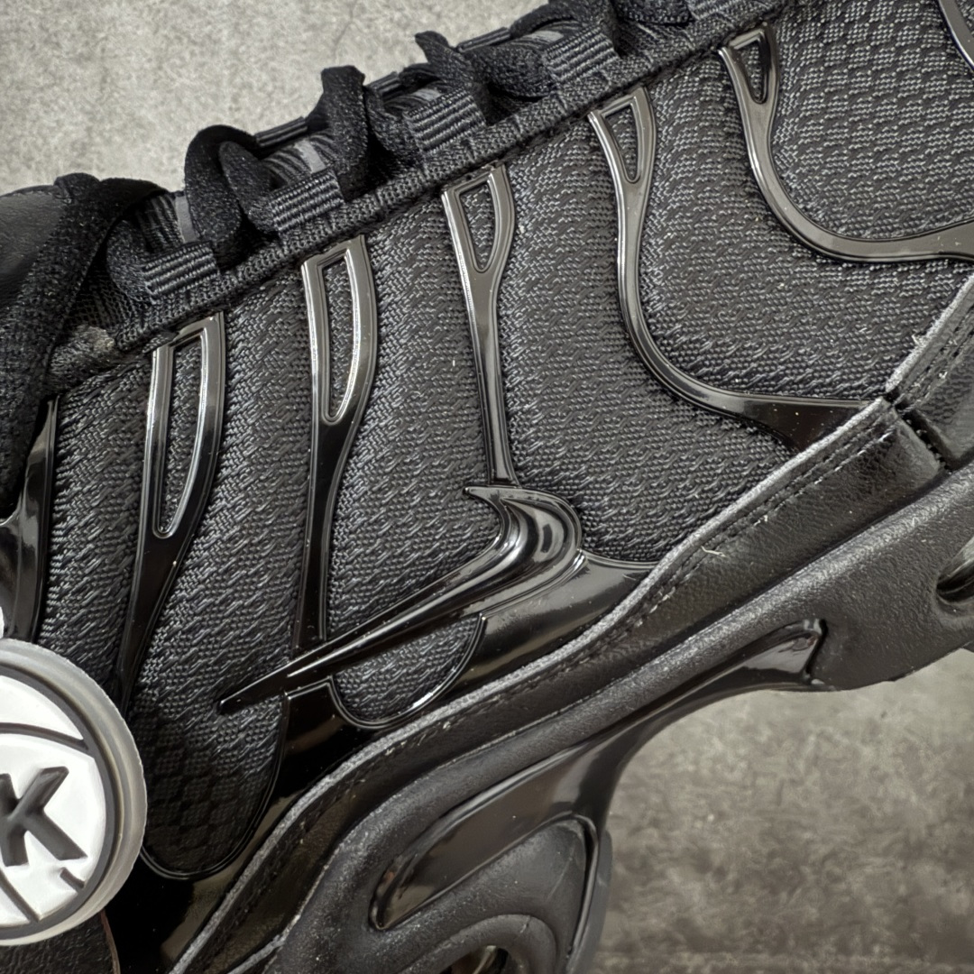 图片[4]-【TK纯原版】Nike Air Max Plus TN气垫系列跑鞋 604133-050 全新一比一高端版本 真正的市场T1品质 更多配色陆续出货 真正的用心研发 一点一点抠出来的 品质 品控细节 随便闭眼对比市场任何版本 全套原纸板楦头开发 完美呈现版型 工艺流程均与原鞋保持一致 Turned Air 中底缓震技术 鞋面弧度与大底弧度一致 鞋头正确TPU材质 鞋面高频TPU材质1.0厚度 原鞋一致层次感 超越公司货的品控标准 多道QC质检 货号： 尺码：36 36.5 37.5 38 38.5 39 40 40.5 41 42 42.5 43 44 44.5 45 46-选品中心