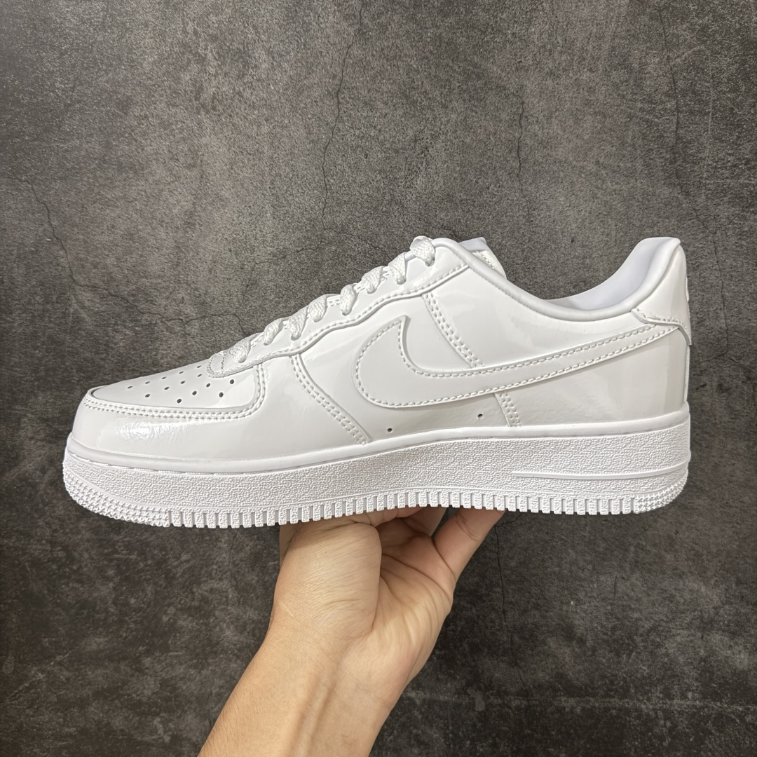 图片[2]-【Max纯原版】Nike Air Force 1 \’07 Premium Patent Leather 全白漆皮色 IV2857-100 原厂皮 质感纹理与原鞋保持一致 新版拉帮线颜色与原鞋一致 正确新版中底印刷蓝色字体 新版鞋垫UA+PU材质 更厚更有弹性 正确新版冲孔内里网布纹路 正确25版独家私模大底原厂电绣工艺 刺绣立体感饱满度一致 原厂鞋舌织唛标 同步原鞋 尺码：35.5 36 36.5 37.5 38 38.5 39 40 40.5 41 42 42.5 43 44 44.5 45 46 46.5 47.5-选品中心