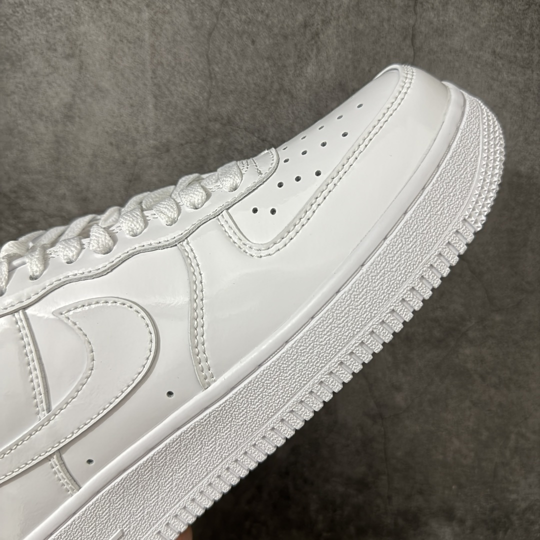 图片[6]-【Max纯原版】Nike Air Force 1 \’07 Premium Patent Leather 全白漆皮色 IV2857-100 原厂皮 质感纹理与原鞋保持一致 新版拉帮线颜色与原鞋一致 正确新版中底印刷蓝色字体 新版鞋垫UA+PU材质 更厚更有弹性 正确新版冲孔内里网布纹路 正确25版独家私模大底原厂电绣工艺 刺绣立体感饱满度一致 原厂鞋舌织唛标 同步原鞋 尺码：35.5 36 36.5 37.5 38 38.5 39 40 40.5 41 42 42.5 43 44 44.5 45 46 46.5 47.5-选品中心