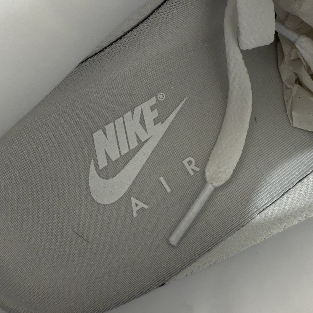 图片[6]-【Max纯原版】Nike Air Force 1 \’07 Premium Patent Leather 全白漆皮色 IV2857-100 原厂皮 质感纹理与原鞋保持一致 新版拉帮线颜色与原鞋一致 正确新版中底印刷蓝色字体 新版鞋垫UA+PU材质 更厚更有弹性 正确新版冲孔内里网布纹路 正确25版独家私模大底原厂电绣工艺 刺绣立体感饱满度一致 原厂鞋舌织唛标 同步原鞋 尺码：35.5 36 36.5 37.5 38 38.5 39 40 40.5 41 42 42.5 43 44 44.5 45 46 46.5 47.5-选品中心
