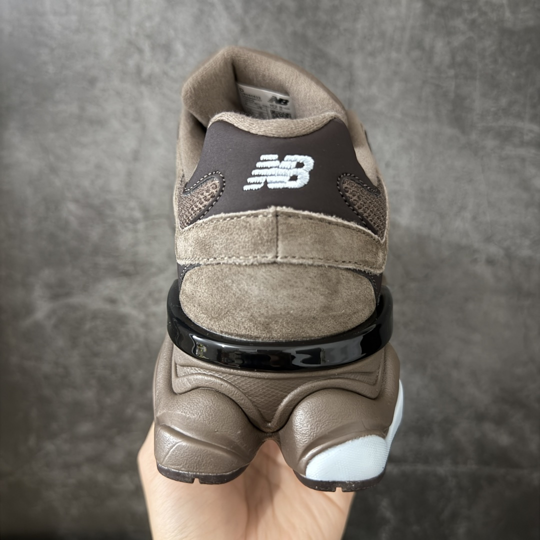图片[4]-【纯原版】 New Balance NB9060 联名款 复古休闲运动慢跑鞋 U9060622 全套原楦原纸板原厂数据开发 进口三明治网面 原装进口翻毛皮料正确绒感卡色 正确中底拉帮中底网布细节 原厂标裁 带紫光防伪 定制后跟透明水晶模块 冲裁组合 大底贴合程度胶水上色把控完美 整洁度挑战全网艺术家 多道序QC把关品质完善 匠心打造 耗时两个月开发完成 工艺极其复杂难度可想而知 新开独立私模大底 全网唯一正确六层组合大底 高端零售专供产物 尺码：36 37 37.5 38 38.5 39 40 40.5 41 42 42.5 43 44 45 46.5-选品中心