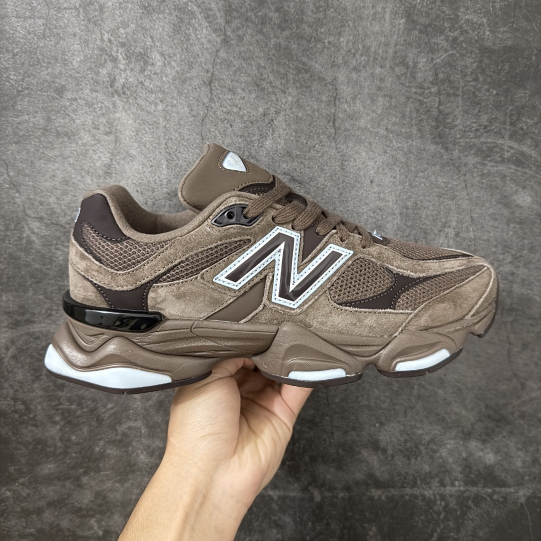 【纯原版】 New Balance NB9060 联名款 复古休闲运动慢跑鞋 U9060622 全套原楦原纸板原厂数据开发 进口三明治网面 原装进口翻毛皮料正确绒感卡色 正确中底拉帮中底网布细节 原厂标裁 带紫光防伪 定制后跟透明水晶模块 冲裁组合 大底贴合程度胶水上色把控完美 整洁度挑战全网艺术家 多道序QC把关品质完善 匠心打造 耗时两个月开发完成 工艺极其复杂难度可想而知 新开独立私模大底 全网唯一正确六层组合大底 高端零售专供产物 尺码：36 37 37.5 38 38.5 39 40 40.5 41 42 42.5 43 44 45 46.5-选品中心