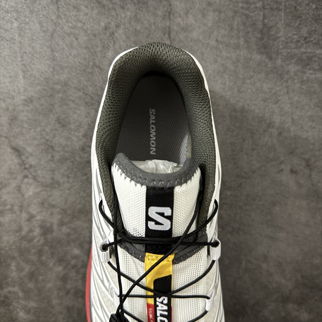 图片[8]-【纯原W1版本】Salomon XT-6 Goodbai 新配色白灰红 478644 萨洛蒙复古潮流户外机能登山跑鞋 纯原外贸平台特供订单 耗时半年巨作 全套原纸板楦头开发 原厂特供网布配套加持 确保原汁原味 完美呈现版型 原档数据独家私模五层组合大底 原装Ortholite轻量化鞋垫 中底布带钢印编号 原厂TPU锁扣 进口港宝加持 后跟自然饱满 还原公司包裹性 鞋面以“锯齿”状的包裹系统呈现 在基色底之下加入了各种色点缀 将公司的最新技术和时尚前卫的造型融入耐用的长跑款式中 鞋面由 TPU 薄膜制成 并焊接在高耐磨网眼上 使其既时尚又坚固 由 ACS底盘支撑 可增强稳定性和支撑力 以及由橡胶凸耳 Contragrip外底覆盖的 EVA 缓冲中底 旨在应对崎岖的地形 鞋舌上的彩色Salomon 标签、Quicklace 系统以及鞋头、鞋舌和鞋跟上的附加品牌使细节更加完美 让穿着者可以轻松驾驭户外与通勤下的任何运动生活场景 无缝鞋身户外随意纵横 颜值与脚感兼备 出街通勤 绝对非常吸睛 你值得拥有 尺码：36 36.5 37.5 38 38.5 39 40 40.5 41 42 42.5 43 44 44.5 45-选品中心