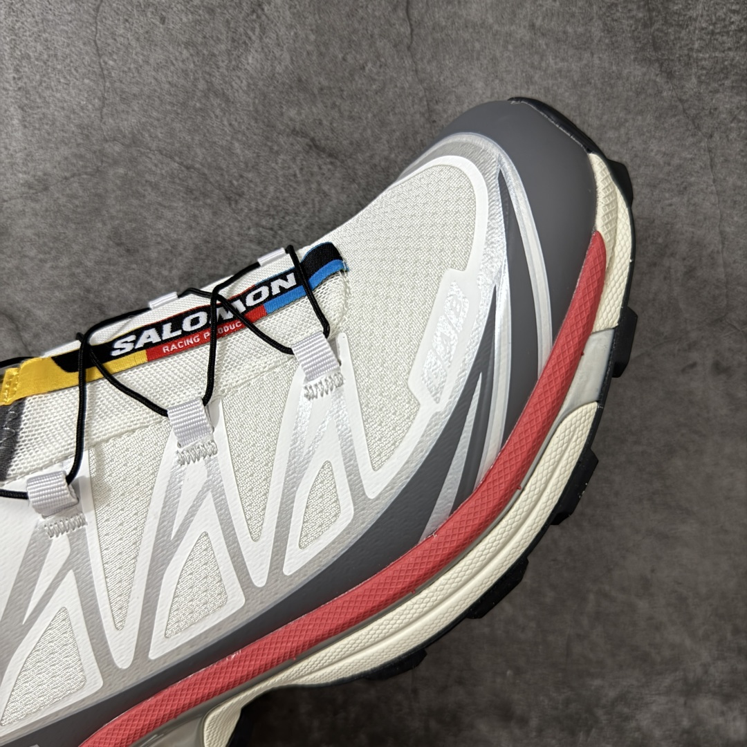 图片[6]-【纯原W1版本】Salomon XT-6 Goodbai 新配色白灰红 478644 萨洛蒙复古潮流户外机能登山跑鞋 纯原外贸平台特供订单 耗时半年巨作 全套原纸板楦头开发 原厂特供网布配套加持 确保原汁原味 完美呈现版型 原档数据独家私模五层组合大底 原装Ortholite轻量化鞋垫 中底布带钢印编号 原厂TPU锁扣 进口港宝加持 后跟自然饱满 还原公司包裹性 鞋面以“锯齿”状的包裹系统呈现 在基色底之下加入了各种色点缀 将公司的最新技术和时尚前卫的造型融入耐用的长跑款式中 鞋面由 TPU 薄膜制成 并焊接在高耐磨网眼上 使其既时尚又坚固 由 ACS底盘支撑 可增强稳定性和支撑力 以及由橡胶凸耳 Contragrip外底覆盖的 EVA 缓冲中底 旨在应对崎岖的地形 鞋舌上的彩色Salomon 标签、Quicklace 系统以及鞋头、鞋舌和鞋跟上的附加品牌使细节更加完美 让穿着者可以轻松驾驭户外与通勤下的任何运动生活场景 无缝鞋身户外随意纵横 颜值与脚感兼备 出街通勤 绝对非常吸睛 你值得拥有 尺码：36 36.5 37.5 38 38.5 39 40 40.5 41 42 42.5 43 44 44.5 45-选品中心
