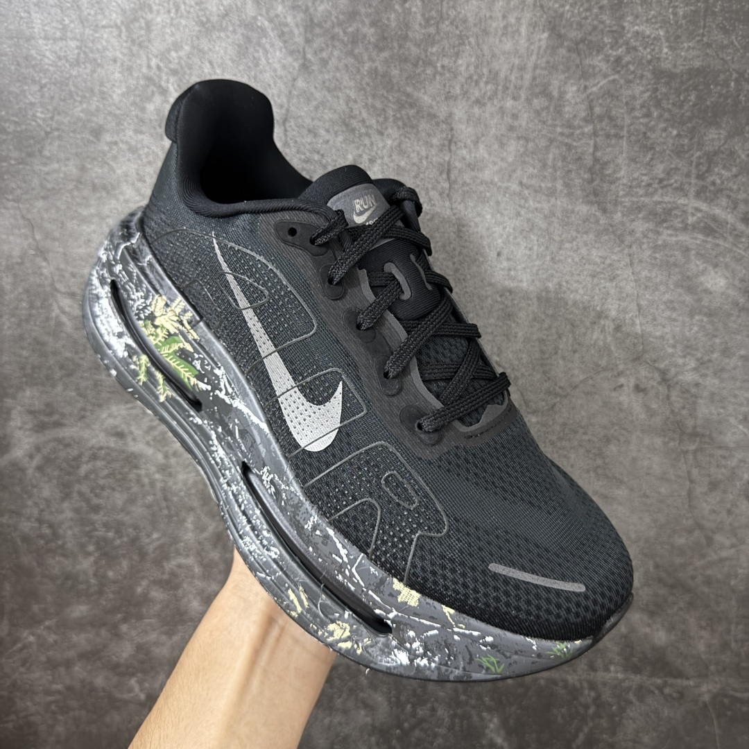 图片[3]-【XE纯原】NIKE VOMERO PREMIUM 全掌气垫缓震网面运动跑鞋 市场最强 没有之一 纯原生产线出品 原版开发 全部原材料 细节一比一打造 完美还原zp脚感 正确前后分离式两片纤维柱气垫 上下包裹超软弹泡棉 正确组合大底 区别市场通货 版型完美 鞋面材料同步原版1：1 全部原版开发校对 欢迎对比💪🏻 Nike 运用 Air技术专利，推出 Nike Pegasus Premium，沿用经典 Pegasus 系列产品深受跑者喜爱的缓震功能，并配置 Nike 首款可见式塑形 Air Zoom 气垫。 全掌可见的AirZoom首次在Pegasus系列中出现，模仿了Vaporfly的碳板曲线，增强了跑步时的流畅过渡。 货号：IO7325-001 尺码：36-46（半）-选品中心