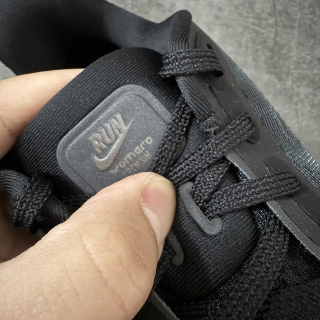 图片[6]-【XE纯原】NIKE VOMERO PREMIUM 全掌气垫缓震网面运动跑鞋 市场最强 没有之一 纯原生产线出品 原版开发 全部原材料 细节一比一打造 完美还原zp脚感 正确前后分离式两片纤维柱气垫 上下包裹超软弹泡棉 正确组合大底 区别市场通货 版型完美 鞋面材料同步原版1：1 全部原版开发校对 欢迎对比💪🏻 Nike 运用 Air技术专利，推出 Nike Pegasus Premium，沿用经典 Pegasus 系列产品深受跑者喜爱的缓震功能，并配置 Nike 首款可见式塑形 Air Zoom 气垫。 全掌可见的AirZoom首次在Pegasus系列中出现，模仿了Vaporfly的碳板曲线，增强了跑步时的流畅过渡。 货号：IO7325-001 尺码：36-46（半）-选品中心