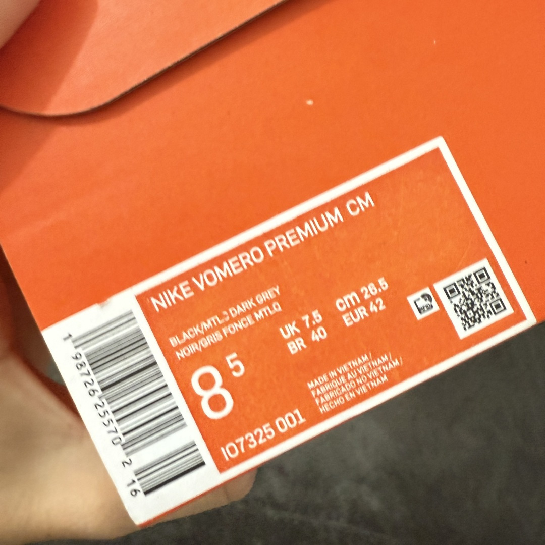 图片[11]-【XE纯原】NIKE VOMERO PREMIUM 全掌气垫缓震网面运动跑鞋 市场最强 没有之一 纯原生产线出品 原版开发 全部原材料 细节一比一打造 完美还原zp脚感 正确前后分离式两片纤维柱气垫 上下包裹超软弹泡棉 正确组合大底 区别市场通货 版型完美 鞋面材料同步原版1：1 全部原版开发校对 欢迎对比💪🏻 Nike 运用 Air技术专利，推出 Nike Pegasus Premium，沿用经典 Pegasus 系列产品深受跑者喜爱的缓震功能，并配置 Nike 首款可见式塑形 Air Zoom 气垫。 全掌可见的AirZoom首次在Pegasus系列中出现，模仿了Vaporfly的碳板曲线，增强了跑步时的流畅过渡。 货号：IO7325-001 尺码：36-46（半）-选品中心