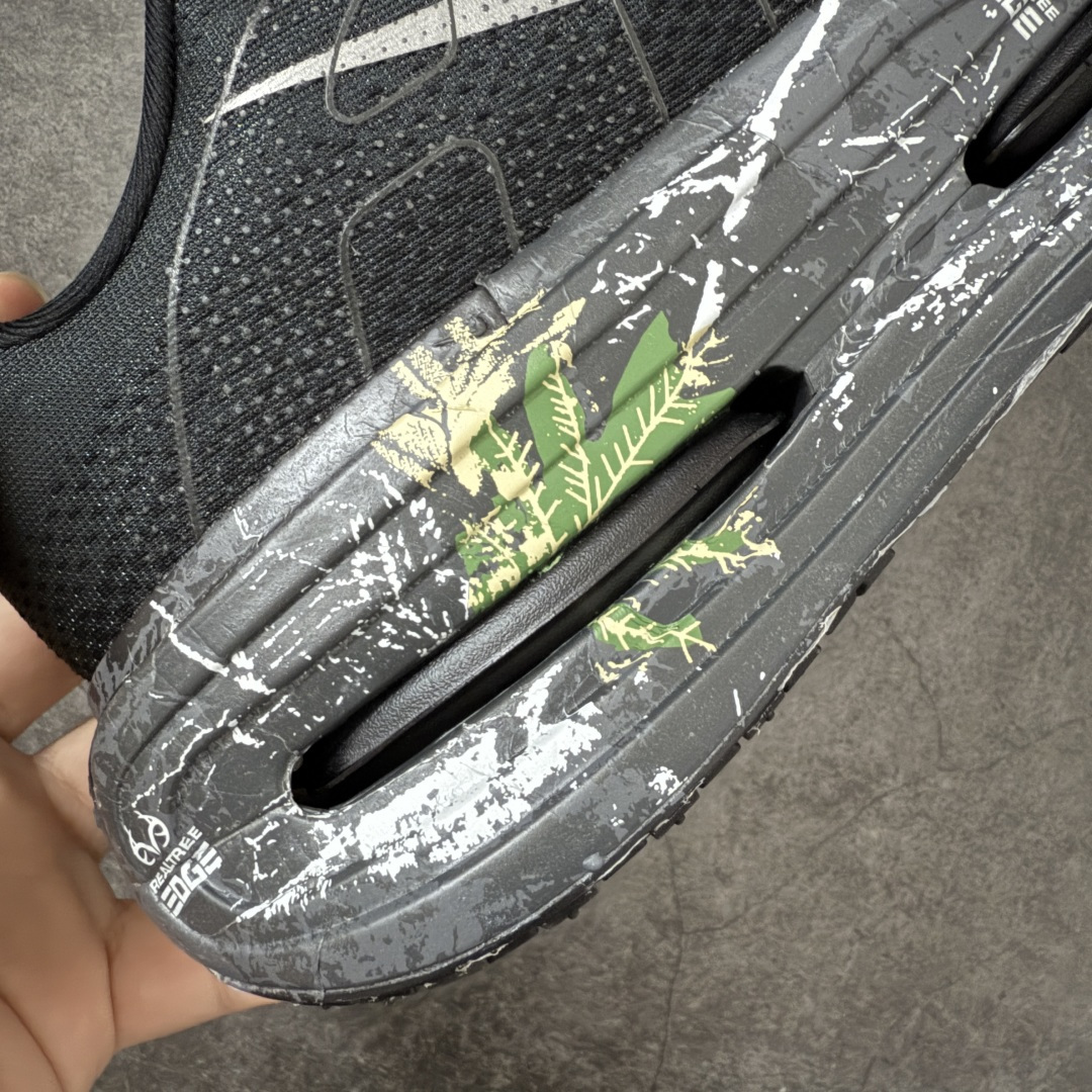 图片[3]-【XE纯原】NIKE VOMERO PREMIUM 全掌气垫缓震网面运动跑鞋 市场最强 没有之一 纯原生产线出品 原版开发 全部原材料 细节一比一打造 完美还原zp脚感 正确前后分离式两片纤维柱气垫 上下包裹超软弹泡棉 正确组合大底 区别市场通货 版型完美 鞋面材料同步原版1：1 全部原版开发校对 欢迎对比💪🏻 Nike 运用 Air技术专利，推出 Nike Pegasus Premium，沿用经典 Pegasus 系列产品深受跑者喜爱的缓震功能，并配置 Nike 首款可见式塑形 Air Zoom 气垫。 全掌可见的AirZoom首次在Pegasus系列中出现，模仿了Vaporfly的碳板曲线，增强了跑步时的流畅过渡。 货号：IO7325-001 尺码：36-46（半）-选品中心
