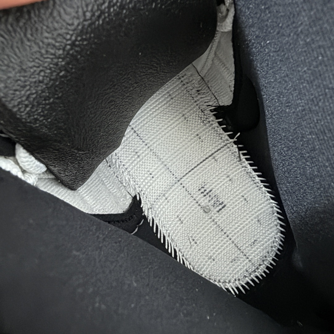 图片[7]-【原厂版】Air Jordan AJ12 Retro 潮流 中帮 复古篮球鞋 黑白金扣 CT8013-117 原楦原纸板开发 原汁原味12代鞋型 进口原厂皮料 超软荔枝皮 质感满分 原厂碳板 原装材料 原厂定制金属扣 原厂电绣 支持与公司货全方位对比 只服务于5%懂鞋的高端客户 发国外可支持各种retail商店充正寄售 尺码：40 40.5 41 42 42.5 43 44 44.5 45 45.5 46 47.5-选品中心