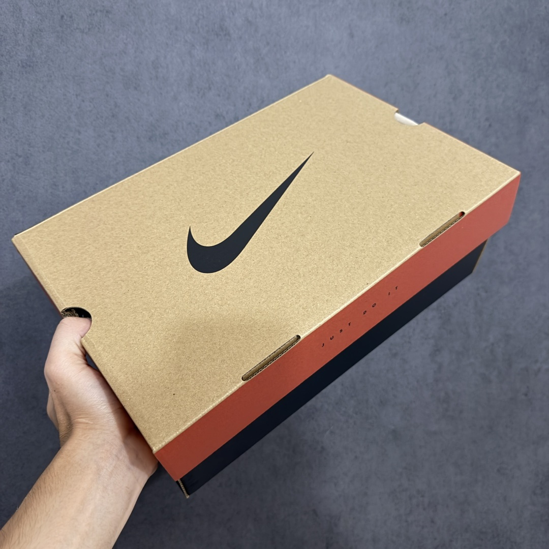 图片[10]-【原厂版】Air Jordan AJ12 Retro 潮流 中帮 复古篮球鞋 黑白金扣 CT8013-117 原楦原纸板开发 原汁原味12代鞋型 进口原厂皮料 超软荔枝皮 质感满分 原厂碳板 原装材料 原厂定制金属扣 原厂电绣 支持与公司货全方位对比 只服务于5%懂鞋的高端客户 发国外可支持各种retail商店充正寄售 尺码：40 40.5 41 42 42.5 43 44 44.5 45 45.5 46 47.5-选品中心